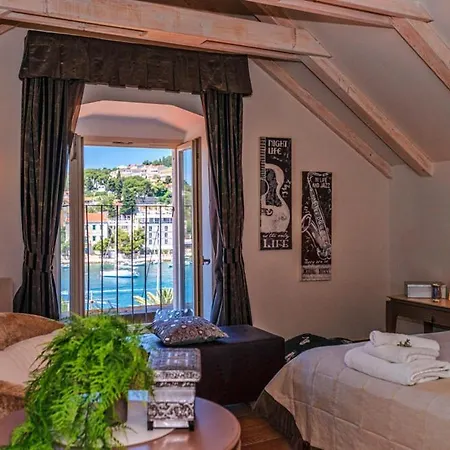 Hvar Royale - 5 Bedroom - Indoor Pool - Beautiful Heritage Villa *